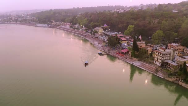 Εναέρια Άποψη Του Ποταμού Και Της Αρχιτεκτονικής Του Devprayag Ινδία — Αρχείο Βίντεο