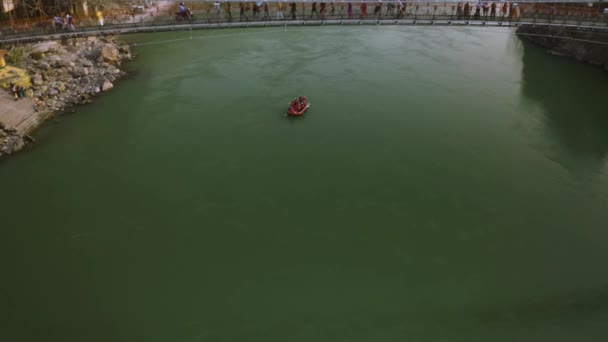 Luftaufnahme Des Flusses Und Der Architektur Von Devprayag Indien Luftdrohne — Stockvideo