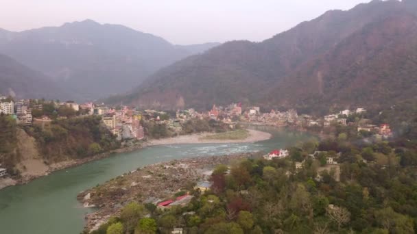 Vista Aérea Rio Arquitetura Devprayag Índia Drone Aéreo — Vídeo de Stock