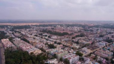 Vrindavan 'ın havadan görünüşü, 5000 tapınak şehri, Hindistan, 4k 