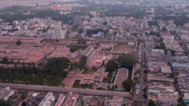 Vrindavan 'ın havadan görünüşü, 5000 tapınak şehri, Hindistan, 4k 