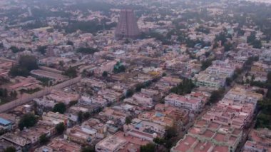 Vrindavan 'ın havadan görünüşü, 5000 tapınak şehri, Hindistan, 4k 