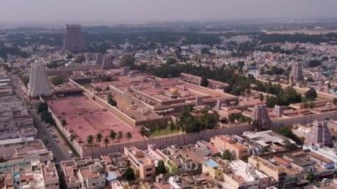 Vrindavan 'ın havadan görünüşü, 5000 tapınak şehri, Hindistan, 4k 