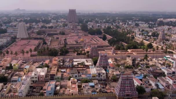 Temple sacré de l'Inde du Sud "Gopuram" à Srirangam Trichi, Inde, vue aérienne 4k 