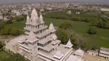 Vrindavan 'ın havadan görünüşü, 5000 tapınak şehri, Hindistan, 4k 