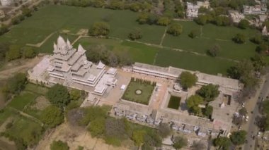 Vrindavan 'ın havadan görünüşü, 5000 tapınak şehri, Hindistan, 4k 
