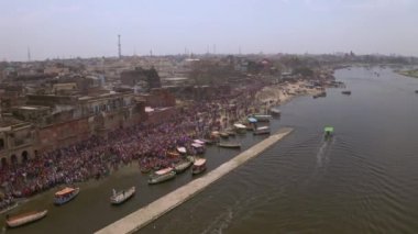 Vrindavan 'ın havadan görünüşü, 5000 tapınak şehri, Hindistan, 4k 
