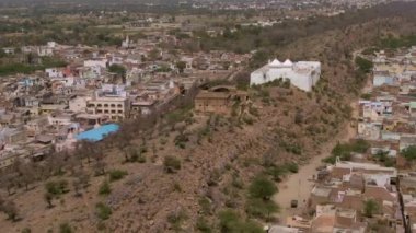 Vrindavan 'ın havadan görünüşü, 5000 tapınak şehri, Hindistan, 4k 