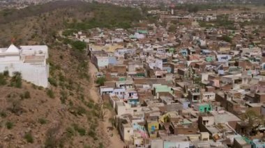 Vrindavan 'ın havadan görünüşü, 5000 tapınak şehri, Hindistan, 4k 
