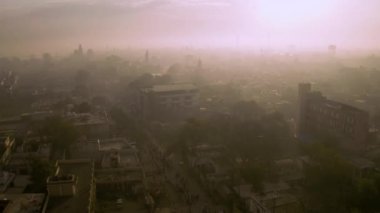 Vrindavan 'ın havadan görünüşü, 5000 tapınak şehri, Hindistan, 4k 