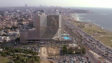Tel Aviv plajı 4k hava aracı görüntüsü.