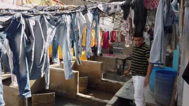 印度孟买 2019年2月10日 Dharavi贫民窟和Dhobi Ghats 4K居民的日常生活 — 图库视频影像