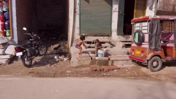 Hindistan Vrindavan Şubat 2019 Sokaklardaki Insanlar Günlük Yaşam — Stok video