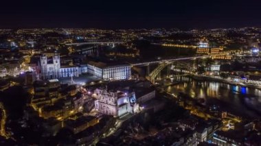 Portekiz, Porto 'da gece, 4k hava aracı silueti zaman aşımına uğradı