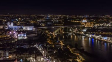 Portekiz, Porto 'da gece, 4k hava aracı silueti zaman aşımına uğradı