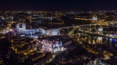 Portekiz, Porto 'da gece, 4k hava aracı silueti zaman aşımına uğradı
