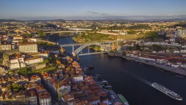 Ποταμός Douro Πόρτο Στην Πορτογαλία Εναέρια Drone Skyline Χωρίς Διαβάθμιση — Αρχείο Βίντεο