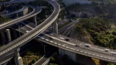 Hayfa yeraltı mağaralarının yakınındaki karayolu kavşağında zaman aşımı, hava aracı görüntüsü, 4k