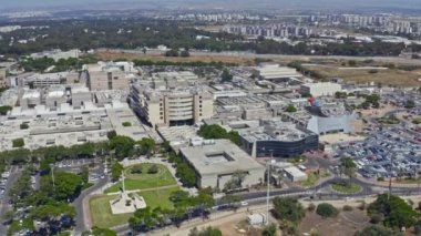 Hava aracı görüntüsü Tel Aviv iş ufuk çizgisi, İsrail, 4k