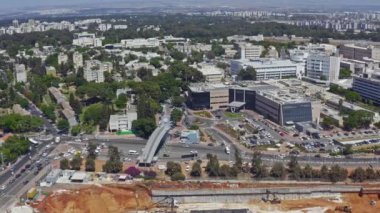 Hava aracı görüntüsü Tel Aviv iş ufuk çizgisi, İsrail, 4k