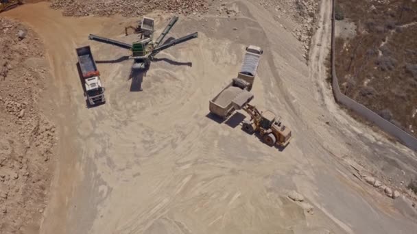 Trator Pesado Rochas Movimento Canteiro Obras Drone Aéreo Vista — Vídeo de Stock