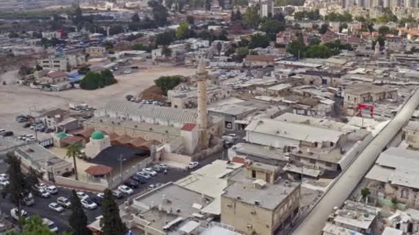 Grande mosquée dans le centre-ville de Ramleh, Israël, vue aérienne sur drone 4k