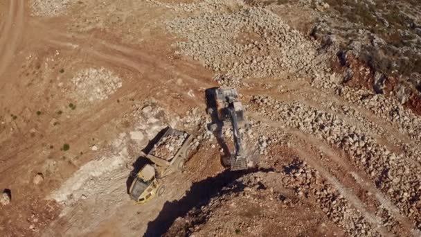 Trator Pesado Rochas Movimento Canteiro Obras Drone Aéreo Vista — Vídeo de Stock