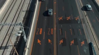 İsrail, Tel Aviv - 4 Şubat 2017: Tel Aviv merkez ve ulaşım, havadan 4k görüntü 