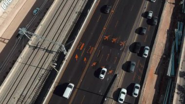 İsrail, Tel Aviv - 4 Şubat 2017: Tel Aviv merkez ve ulaşım, havadan 4k görüntü 