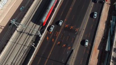 İsrail, Tel Aviv - 4 Şubat 2017: Tel Aviv merkez ve ulaşım, havadan 4k görüntü 