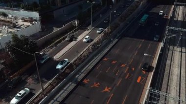 İsrail, Tel Aviv - 4 Şubat 2017: Tel Aviv merkez ve ulaşım, havadan 4k görüntü 