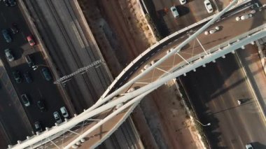 İsrail, Tel Aviv - 4 Şubat 2017: Tel Aviv merkez ve ulaşım, havadan 4k görüntü 