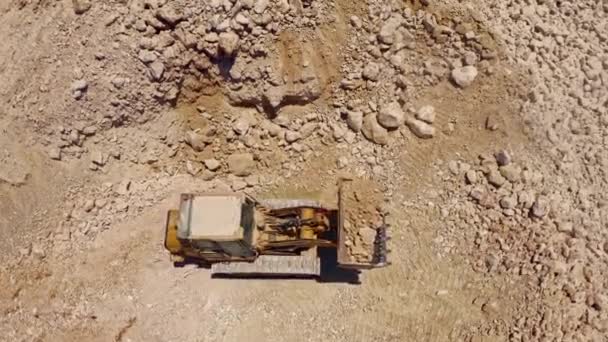 Batu Traktor Berat Bergerak Lokasi Konstruksi Pandangan Drone Udara — Stok Video