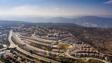 İsrail 'in Samarya, Ariel' e yerleşmesi, 4k hiper gecikmeli insansız hava aracı görüntüsü
