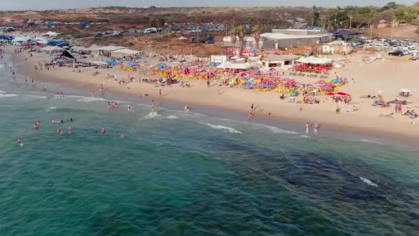 Colorata Spiaggia Sul Mare Una Calda Giornata Estiva Vista Aerea — Video Stock