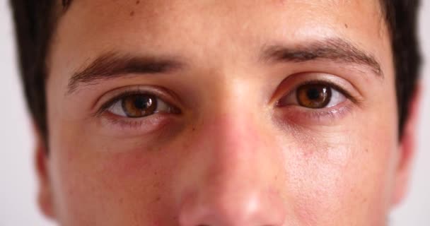 Nahaufnahme Attraktive Junge Gutaussehende Mann Augen — Stockvideo