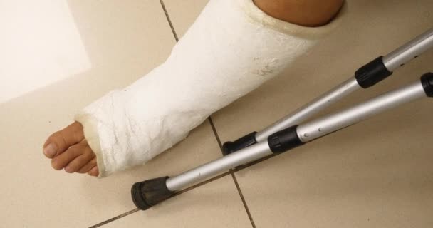 Patient Waiting Broken Leg Crutches Hospital Room — Stock Video