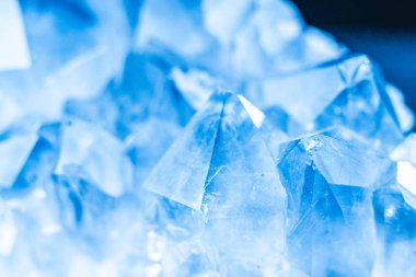 Crystal taş makro mineral yüzey, mor kaba ametist kuvars kristalleri