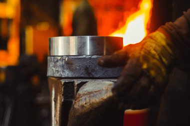 Araçlar - çekiç ve örs