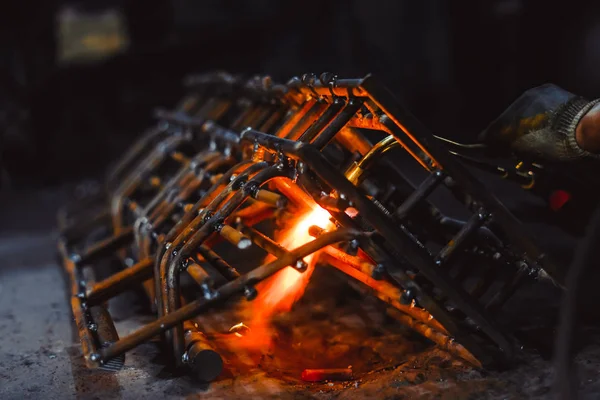 Corte de metal con antorcha de acetileno — Foto de Stock