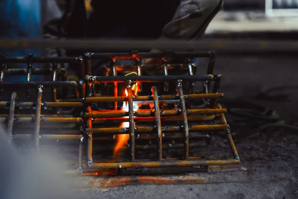 Coupe de métal avec torche en acétylène — Photo