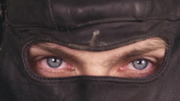 Militaire mannen in maskers portret — Stockvideo