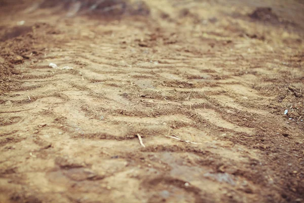 The wheel marks on the dusty road — Stock Photo, Image