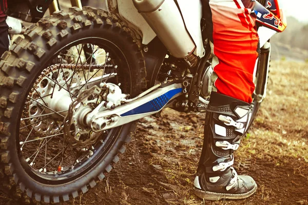 Motociclista antes del comienzo —  Fotos de Stock