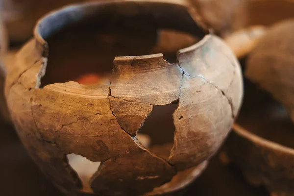 Old clay jug with cracks — Stock Photo, Image