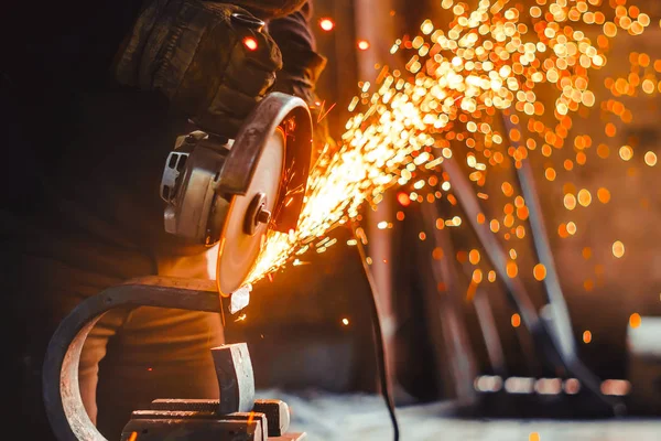 Testere demir çalışma kıvılcım