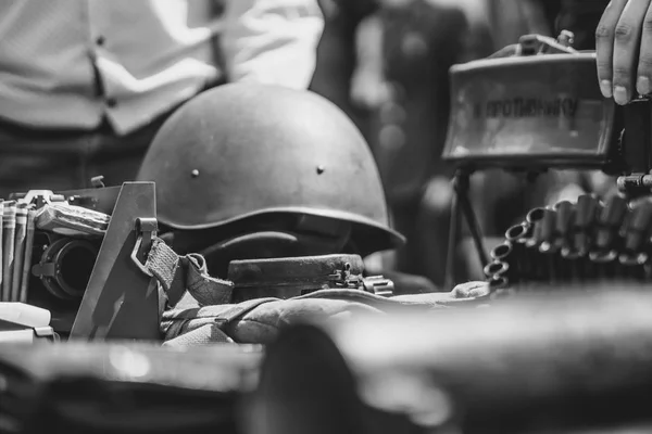 Capacete militar mentiras — Fotografia de Stock