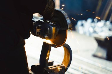 Testere demir çalışma kıvılcım