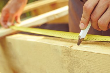 işçi ölçümleri bir mezura ile yapar