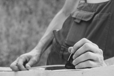 işçi ölçümleri bir mezura ile yapar